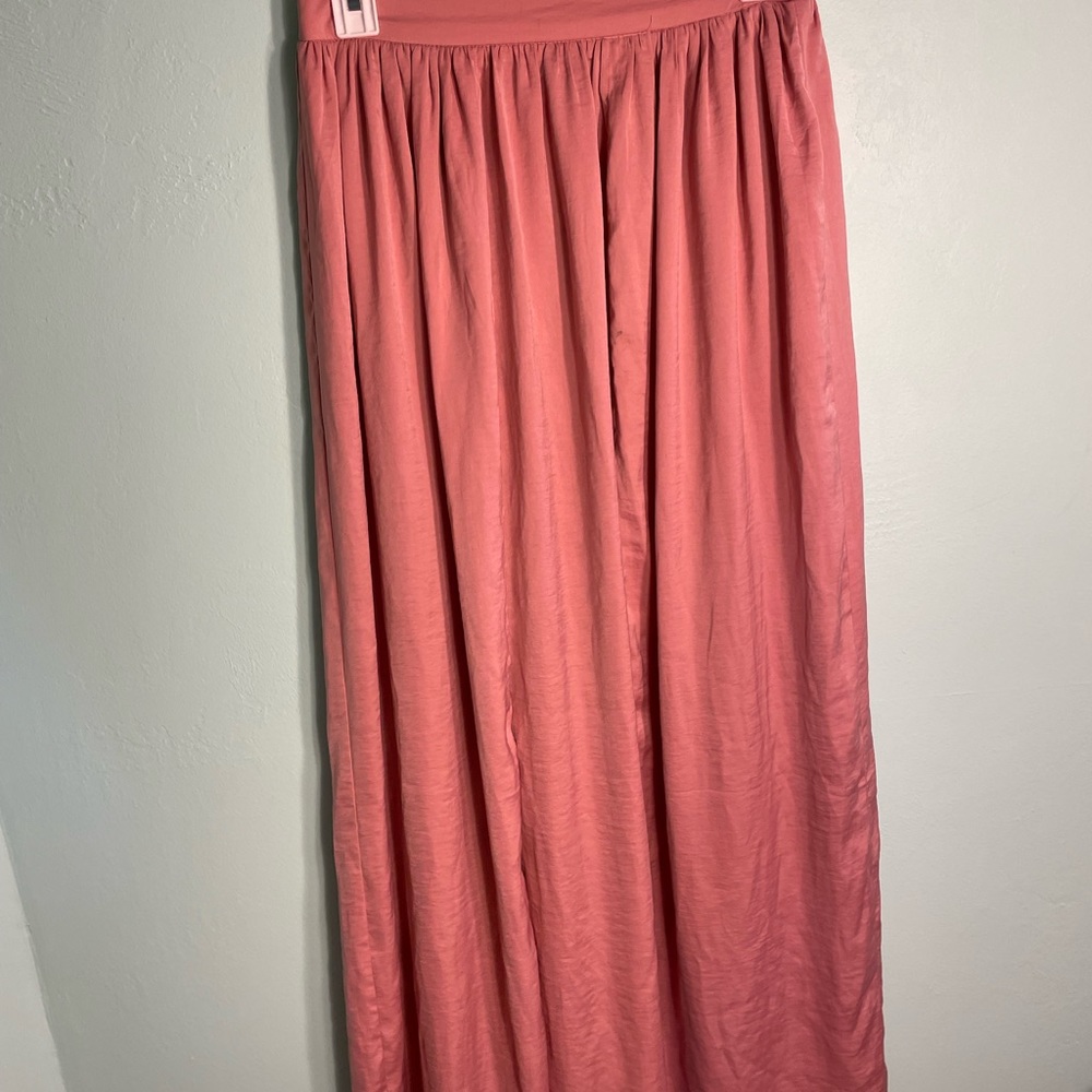 Cute maxi skirt with slits at the sides